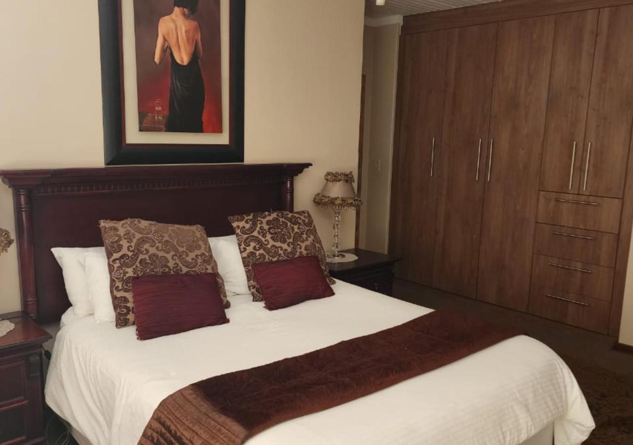 Villa Rose Cottages Bloemfontein Oda fotoğraf